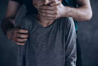 Звал к себе помочь: в Днепропетровской области педофил насиловал школьника