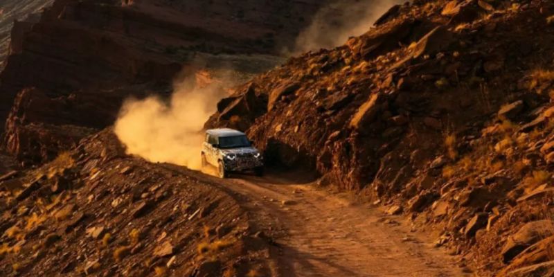 Land Rover показал нового флагмана марки с мотором BMW