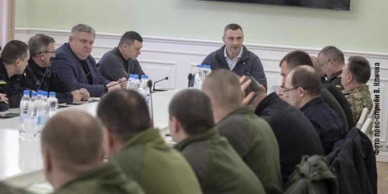«Подготовиться к худшему сценарию»: Кличко собрал на совещание силовиков и тероборону