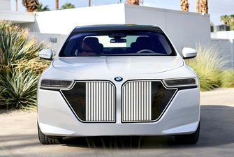 Новые модели BMW могут получить умную решетку радиатора со скрытыми фарами