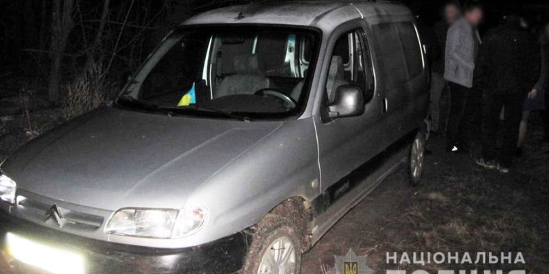 Житель Черниговской области пытался изнасиловать на кладбище ограбленную женщину