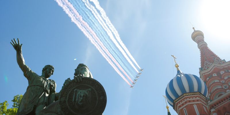Россия не хочет отменять парад Победы, несмотря на рост больных коронавирусом