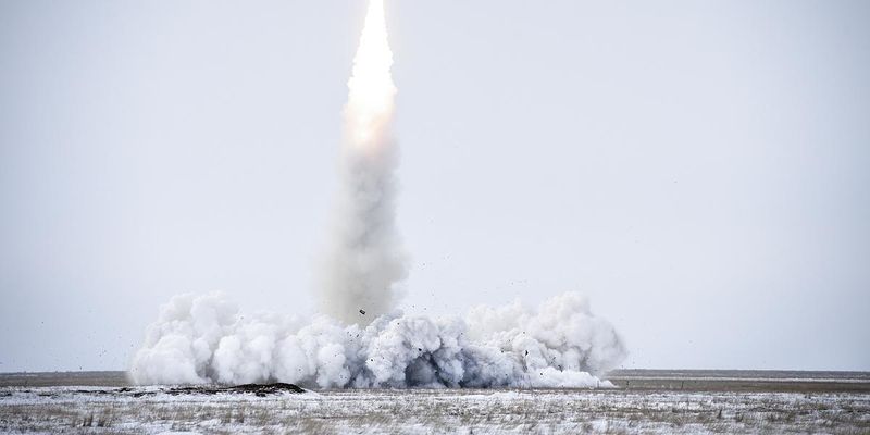 Массированный ракетный удар по Украине: в ОП сообщили о первых сбитых ракетах оккупантов