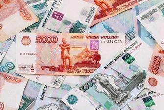 Рубль снова просел в киевских обменниках. Курс российской нацвалюты на 13 апреля