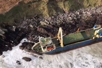 Шторм выбросил на берег давно потерянный 77-метровый корабль-призрак