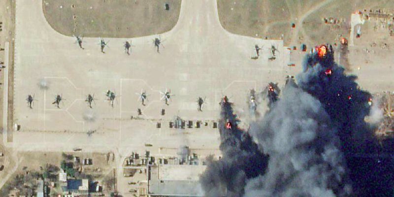 Спутниковые снимки подтвердили уничтожение множества вертолетов ВС РФ в Херсоне