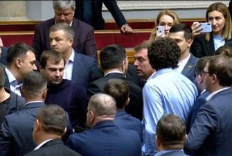 "Право принадлежит избирателям": украинцам намерены дать возможность забирать мандаты у депутатов