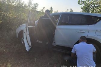 На Київщині зникли мати з донькою. Копи знайшли їхню покинуту автівку