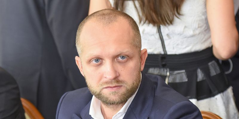 Максим Поляков уверенно побеждает на своем избирательном округе