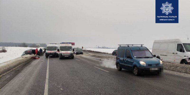 Масштабное ДТП на трассе Киев-Чернигов парализовало движение: момент аварии попал на видео