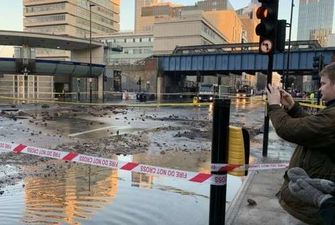 У Лондоні прорив водогону спричинив підтоплення і закриття метро