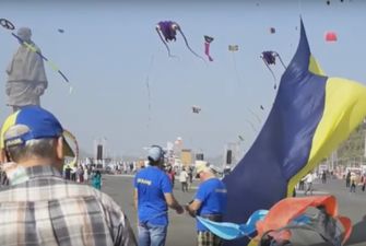 Украинские кайтеры выступили на фестивале воздушных змеев в Индии