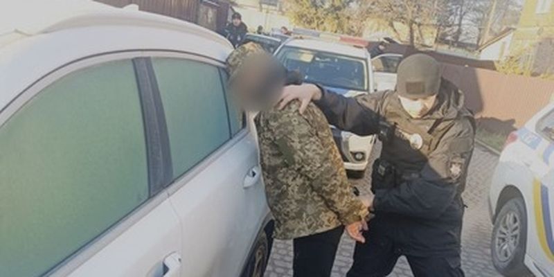 Во Львове двое мужчин ограбили банк: кадры и детали задержания
