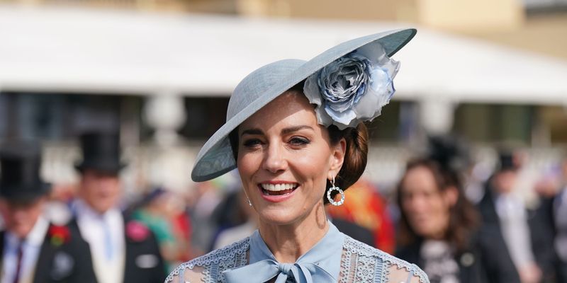 Украинский дизайнер создал шляпки для королевы Камиллы и Кейт Миддлтон