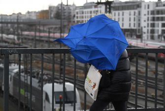 В Киеве объявили штормовое предупреждение: на столицу идет ураганный ветер