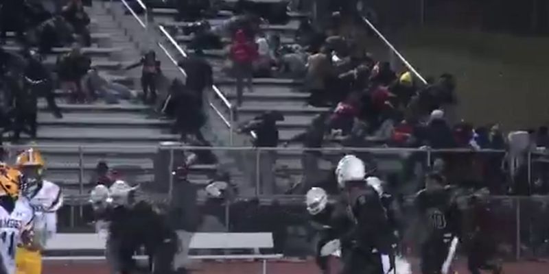 Неизвестный расстрелял зрителей на футбольном матче в США - опубликовано видео
