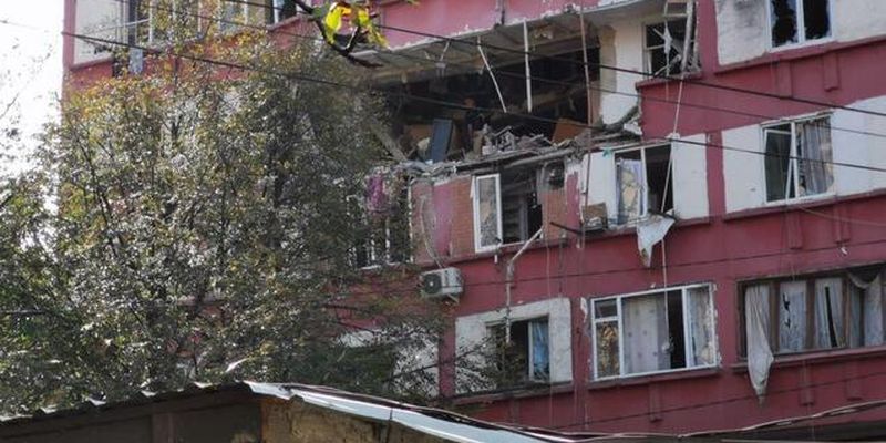 Обвалились 4 этажа: в Тбилиси взорвался жилой дом, есть пострадавшие