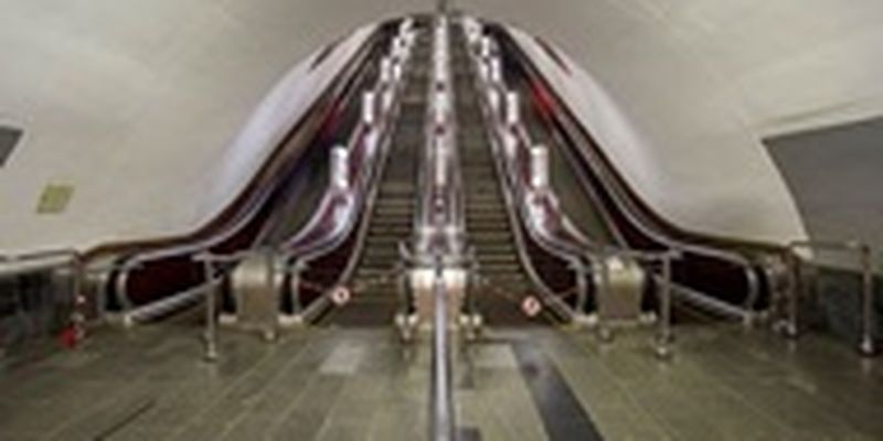 В Киевском метрополитене пассажир упал под поезд