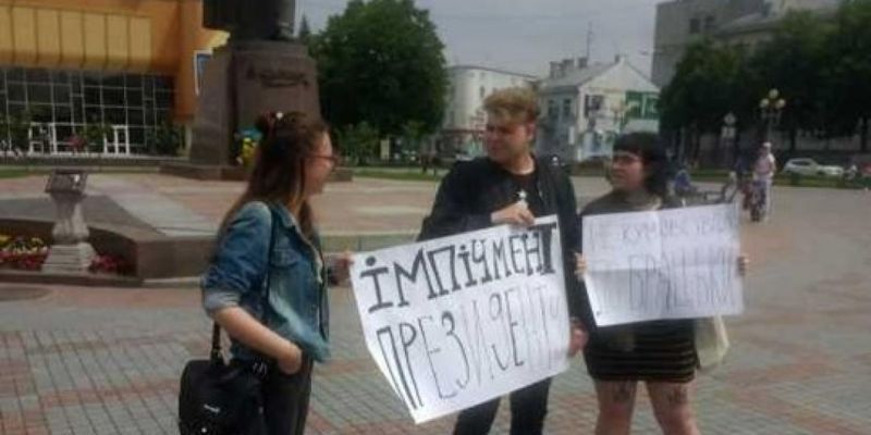 Задержание активистов в Ровно: Под стенами МВД состоялся пикет
