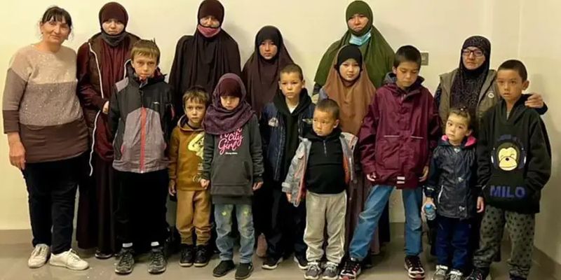 В Украину из закрытых лагерей для беженцев в Сирии вернулись три женщины с детьми