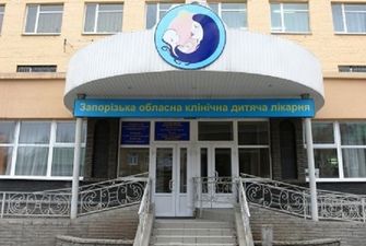 В Запорожье родственники умершего ребенка избили персонал больницы