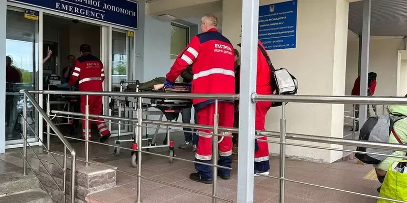 У Києві терміново евакуйовують дві лікарні через ймовірну загрозу удару