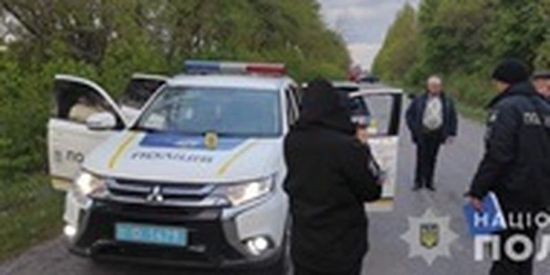 В Винницкой области неизвестные расстреляли полицейских из авто, есть погибший