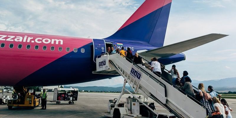 Летевший в Запорожье самолет Wizz Air совершил аварийную посадку