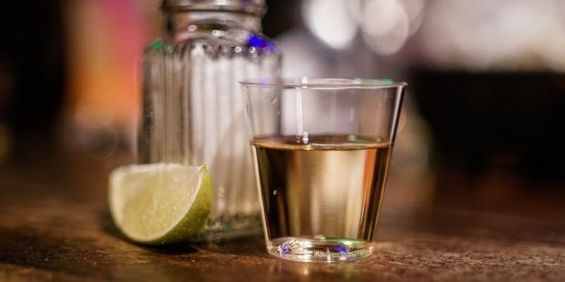 Як алкоголь зістарює нашу шкіру: шість безумовно важливих фактів