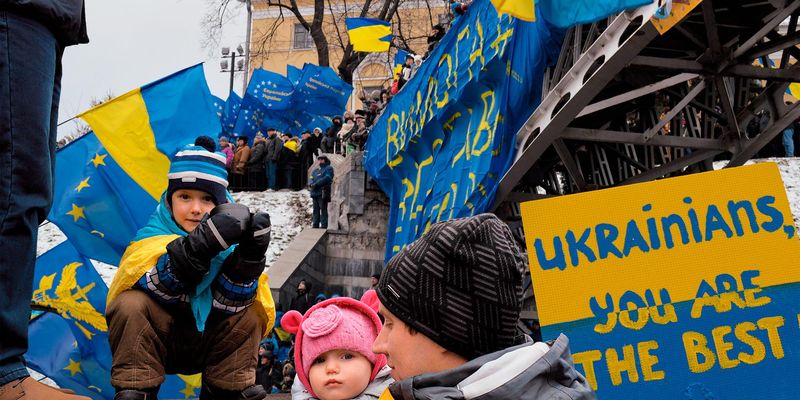 Люди Майдана, ч. 2: уникальные фото из большой галереи американского художника