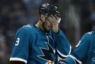 Хоккеиста НХЛ отстранили на 21 матч из-за поддельной справки о вакцинации