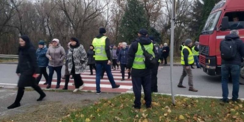 Медики перекрыли трассу Киев-Чоп на Ривнещине из-за зарплатных долгов