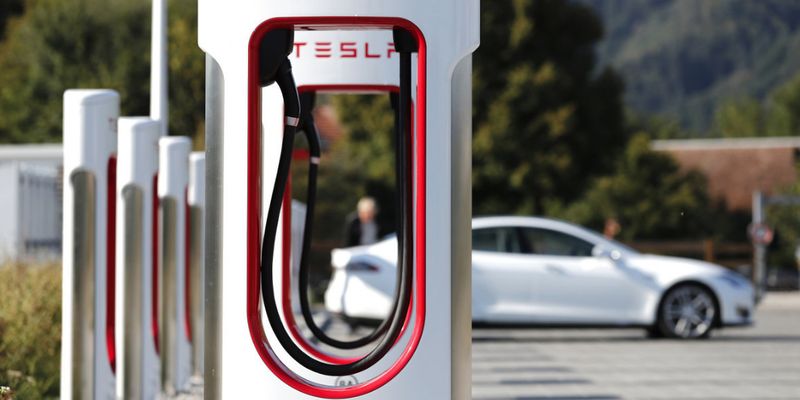 Tesla встановила найближчу до України зарядну станцію Supercharger у Польщі – доступні 4 стійки