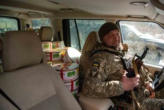 Не только военная техника: Порошенко приехал к бойцам на Донбасс с сюрпризом