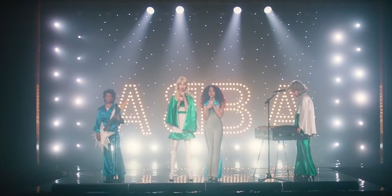 АВВА выпустила первый после воссоединения рождественский видеоклип