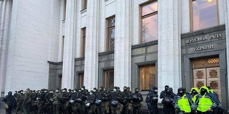 Автозаки, спецтехника: почему полиция усилила меры безопасности в Киеве