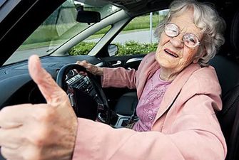 В Італії затримали літню жінку, яка 50 років керувала авто без водійських прав