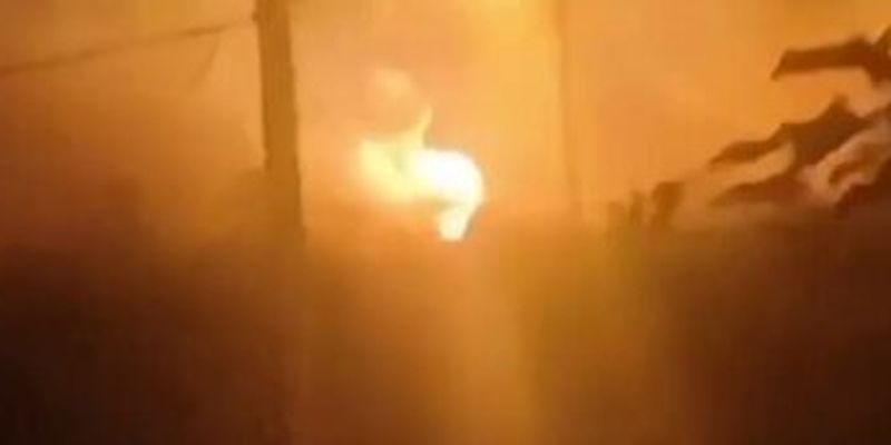 Мощные взрывы в Крыму, небо стало красным от пожара: "Хорошо попали"