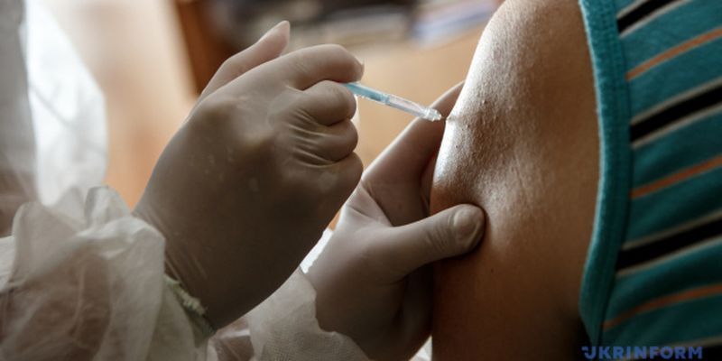 Более 8 миллионов украинцев получили две дозы COVID-вакцины