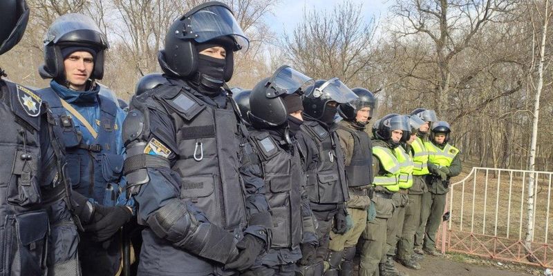 У Нових Санжарах понад 10 поліцейських отримали важкі поранення - Аваков