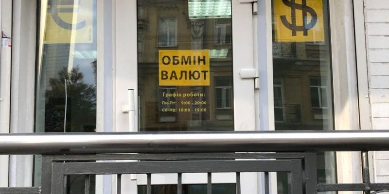 У Києві шахрай облаштував фейковий обмінник та заволодів 62 тис. євро: фото