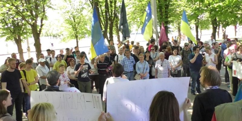 Возле бюста Жукова в Харькове разгорелся скандал