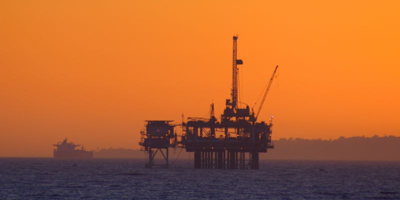 Цена нефти Brent превысила $60 за баррель впервые за год