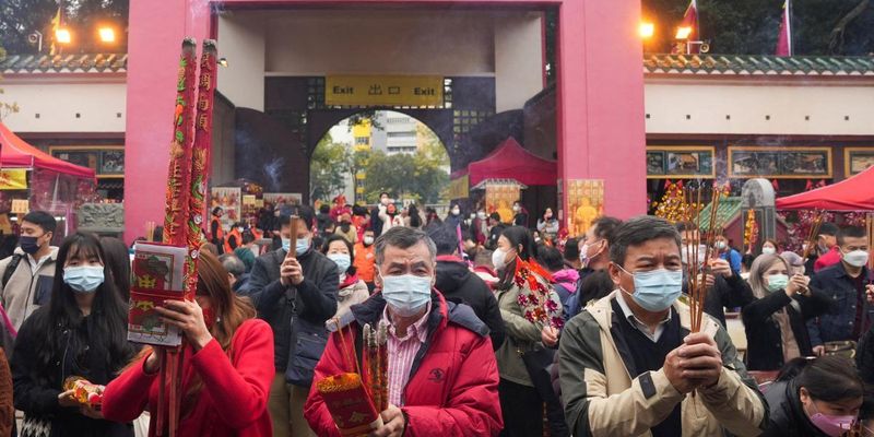 "Золоті" тигри та все у червоному: жителі Китаю відзначають Новий Рік-2022
