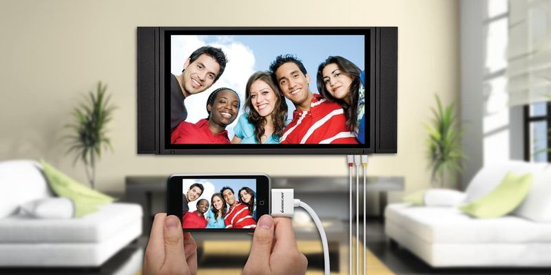 Как подключить смартфон к телевизору: 5 способов с проводами и без