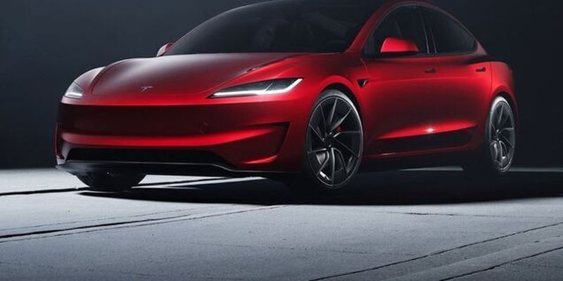 Tesla сделала свою самую дешевую модель намного мощнее. Фото
