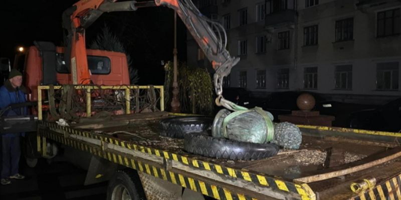 В Житомире был демонтирован памятник Пушкину