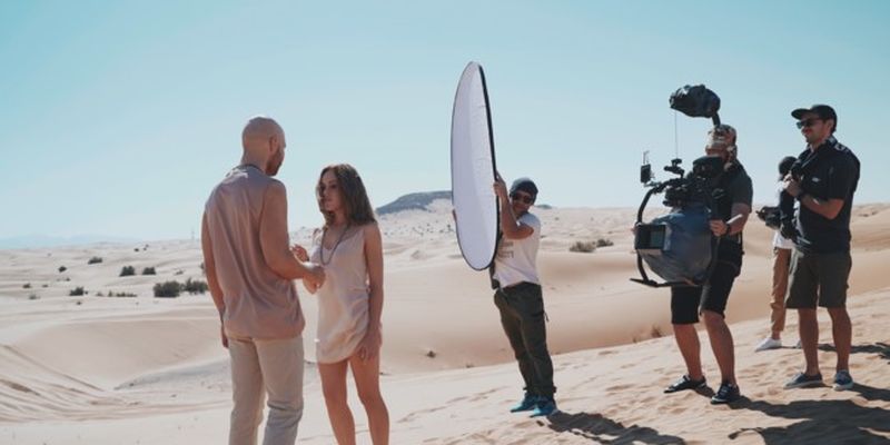 Alyosha Vlad Darwin сняли экстремально горячий клип в пустыне ОАЭ