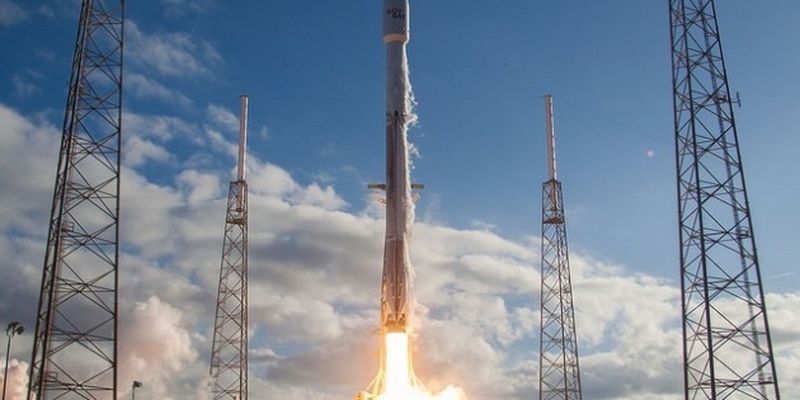 SpaceX запустила ракету Falcon Heavy с секретным спутником США