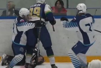 Російський хокеїст уперіщив арбітра ключкою і добивав ногами